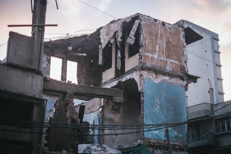 Bâtiments à risque à Tripoli : une chronologie des destructions