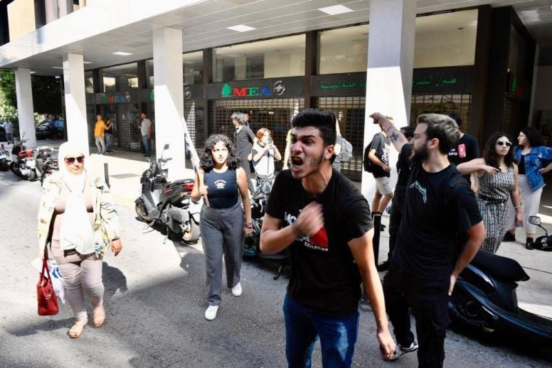 Des manifestants font irruption dans un bureau de la MEA à Beyrouth
