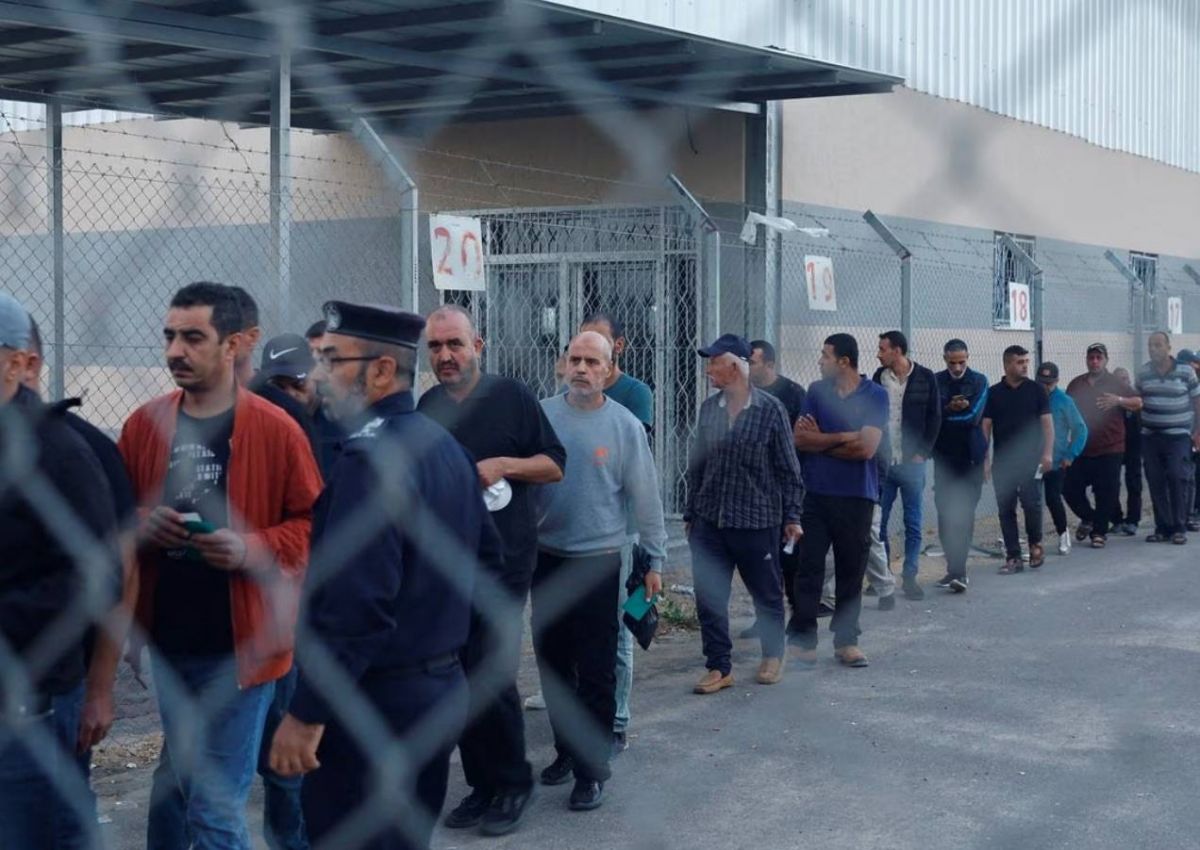Israel reopens Gaza crossings, lets Palestinians back to work after two weeks