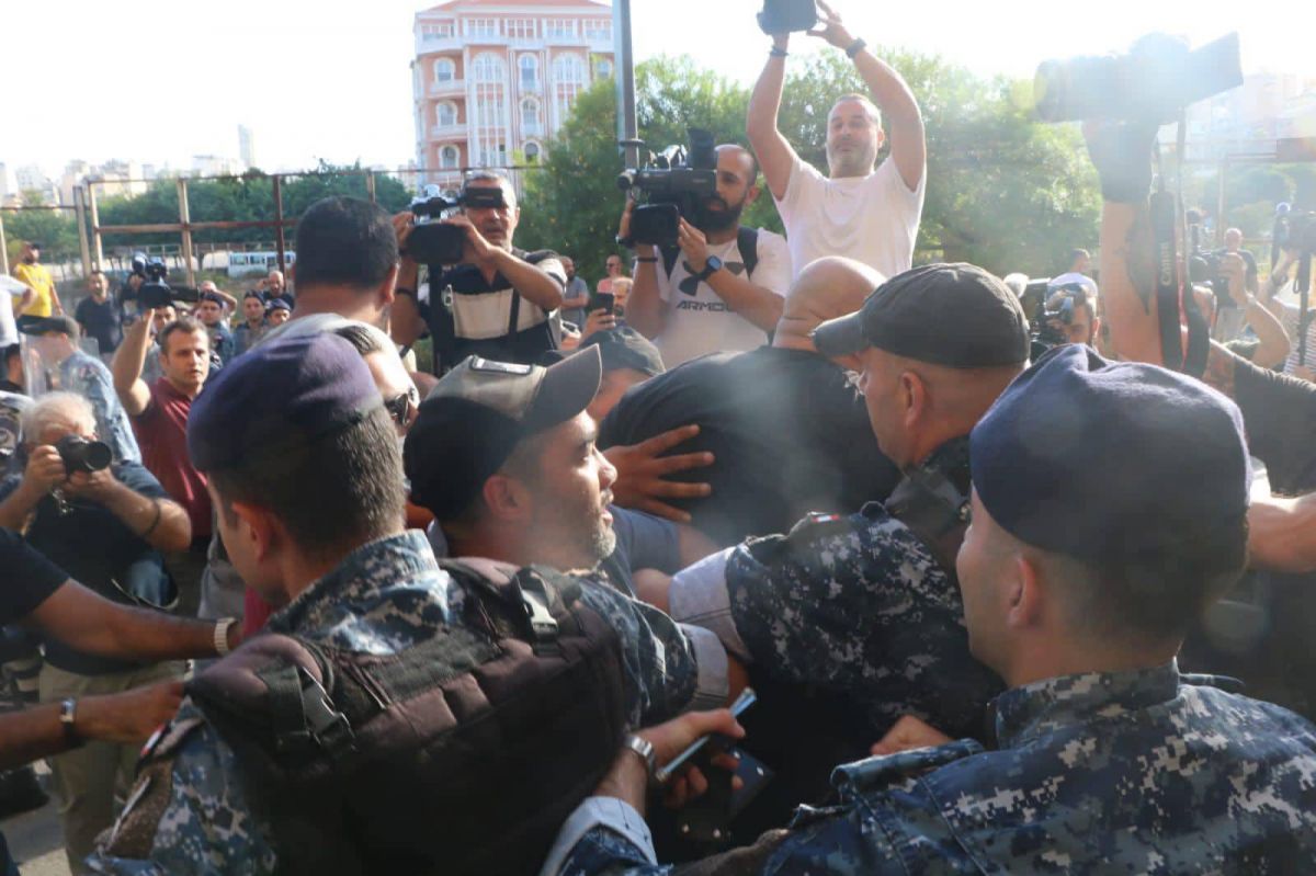 Une « marche des libertés » agressée dans le centre-ville de Beyrouth Une « marche des libertés » agressée dans le centre-ville de Beyrouth