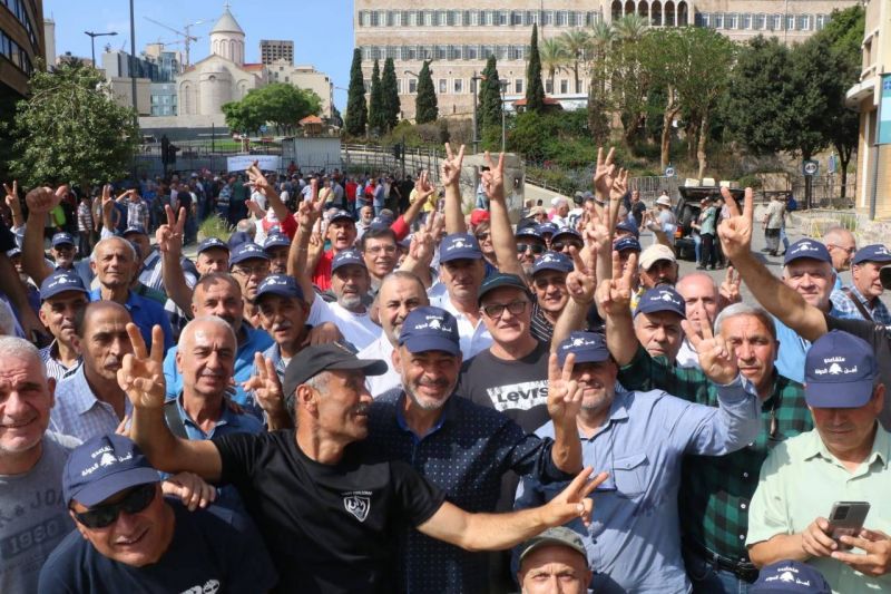 Army retirees protest in Riad al-Solh demanding higher pensions