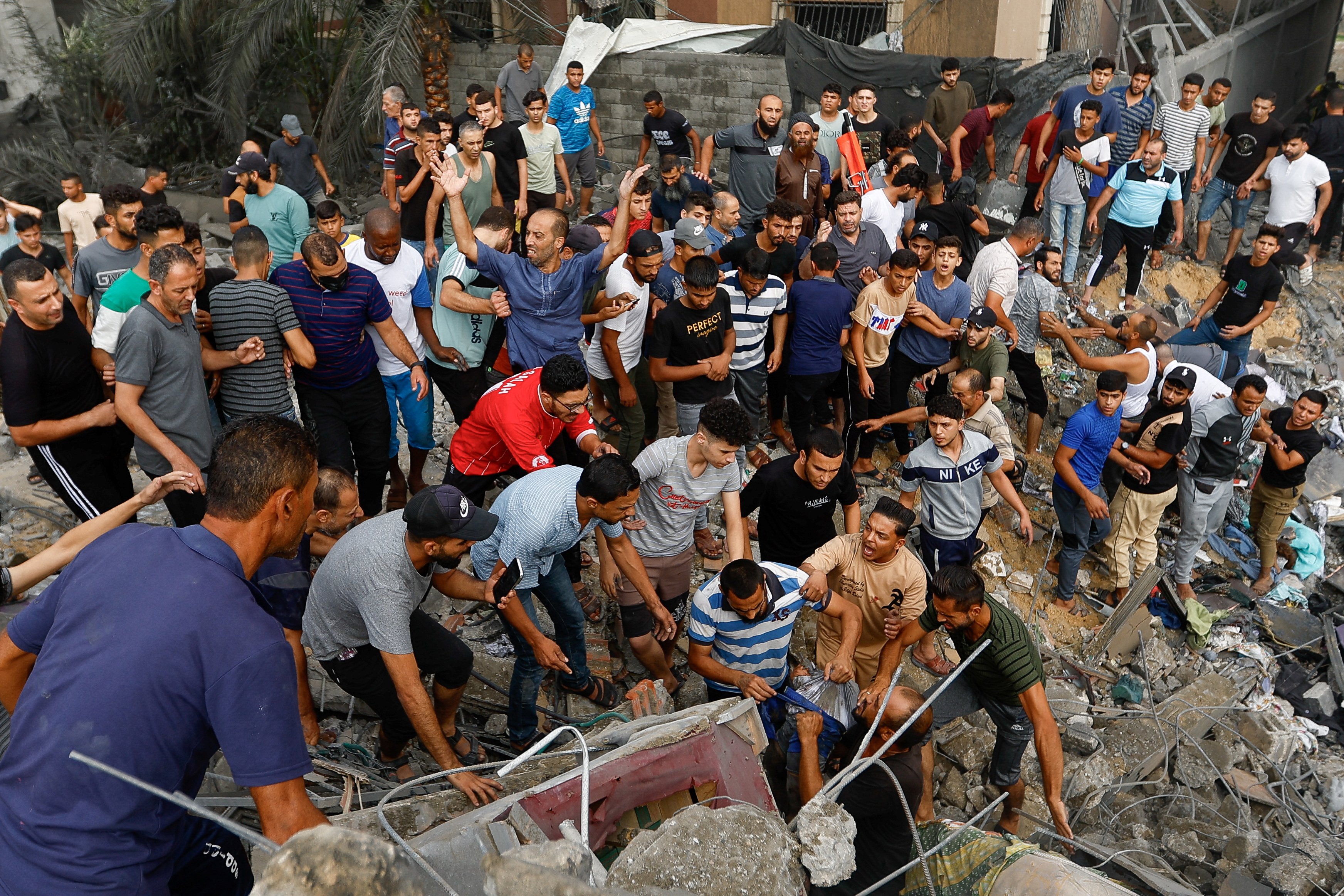 Ici aussi, après une frappe dans le sud de la bande de Gaza. REUTERS/Ibraheem Abu Mustafa