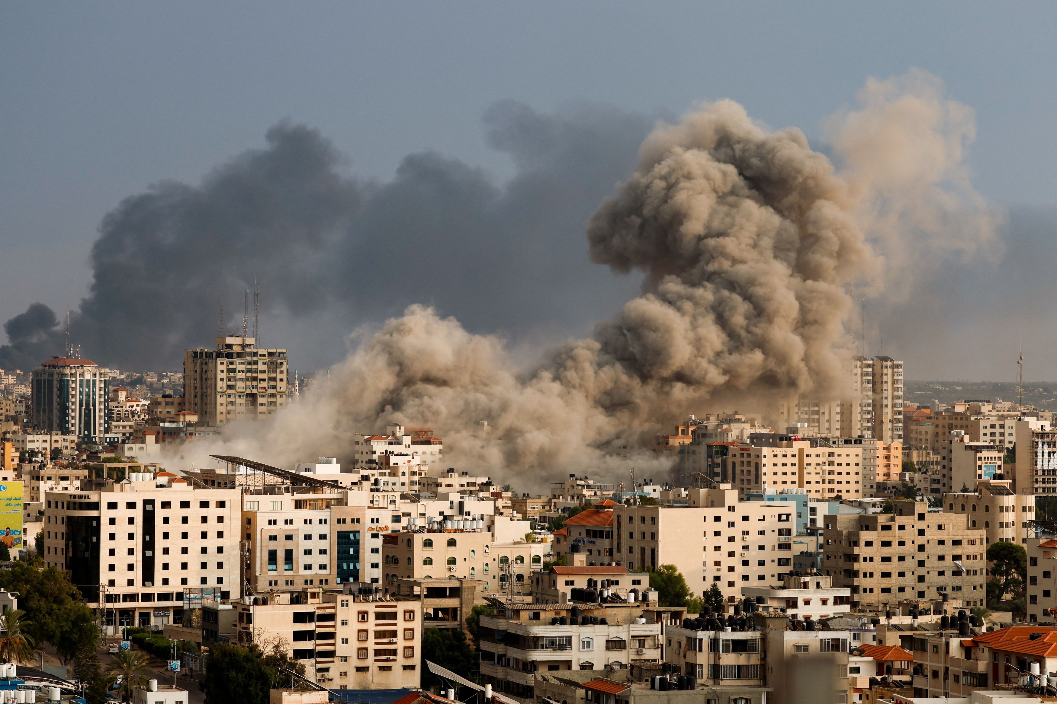 Tout au long de la journée, lundi, la bande de Gaza a été la cible de centaines de frappes israéliennes. REUTERS/Mohammed Salem
