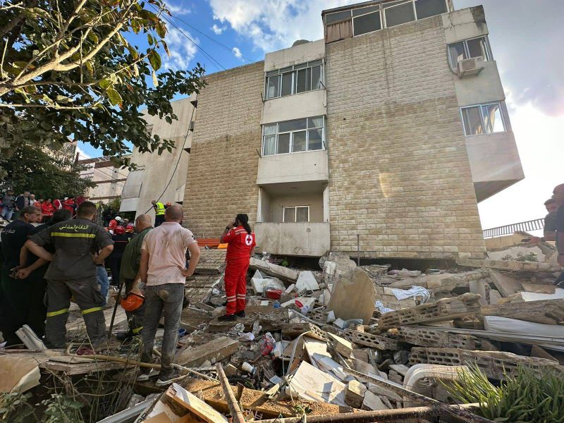 Un immeuble résidentiel s'effondre à Mansouriyé