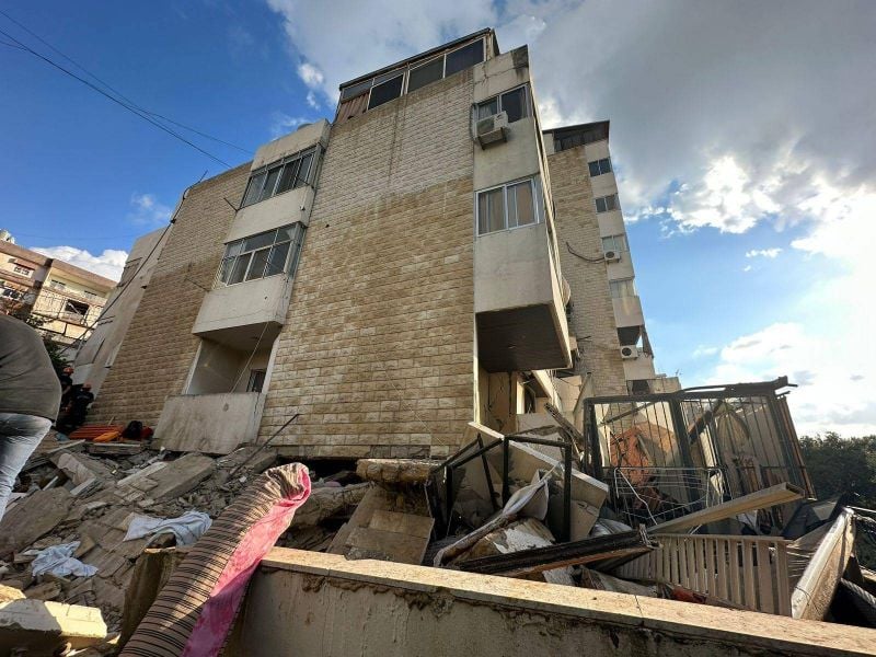 Effondrement d'un immeuble à Mansouriyé : trois personnes toujours recherchées