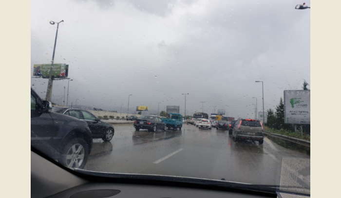Pluies torrentielles à Beyrouth: des automobilistes sous les eaux