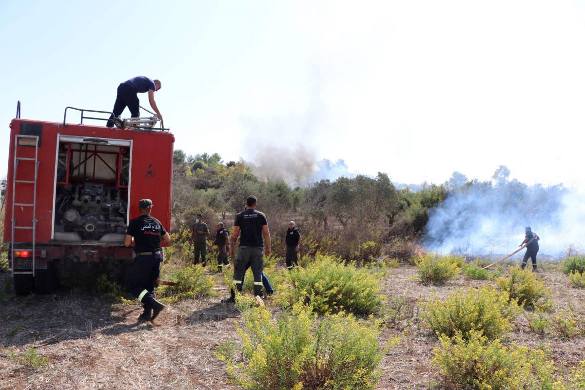Civil Defense, others fight to extinguish Alma al-Shaab fire caused by Israeli strikes Civil Defense, others fight to extinguish Alma al-Shaab fire caused by Israeli strikes