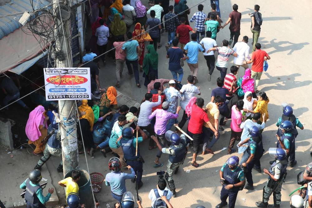 Affrontements entre police et manifestants du secteur du textile au Bangladesh