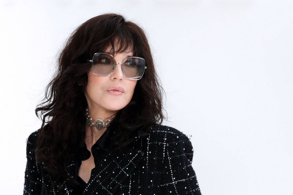 Isabelle Adjani redevient chanteuse avec l’album « Bande originale » Isabelle Adjani redevient chanteuse avec l’album « Bande originale »