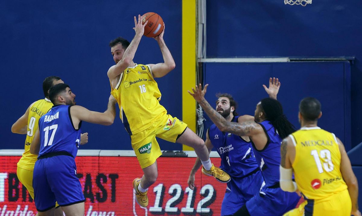 Premier accroc pour Riyadi, Sagesse s'impose dans la douleur