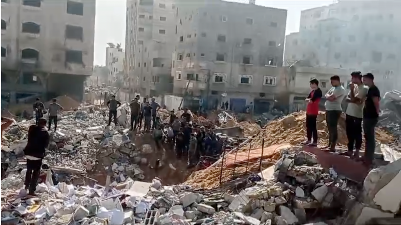 « Je suis là pour sauver ma sœur » : à Gaza, l’interminable attente de Haitham au-dessus des décombres