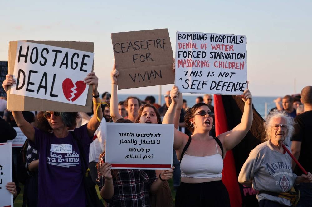 Des centaines de manifestants à Tel-Aviv réclament un cessez-le-feu immédiat