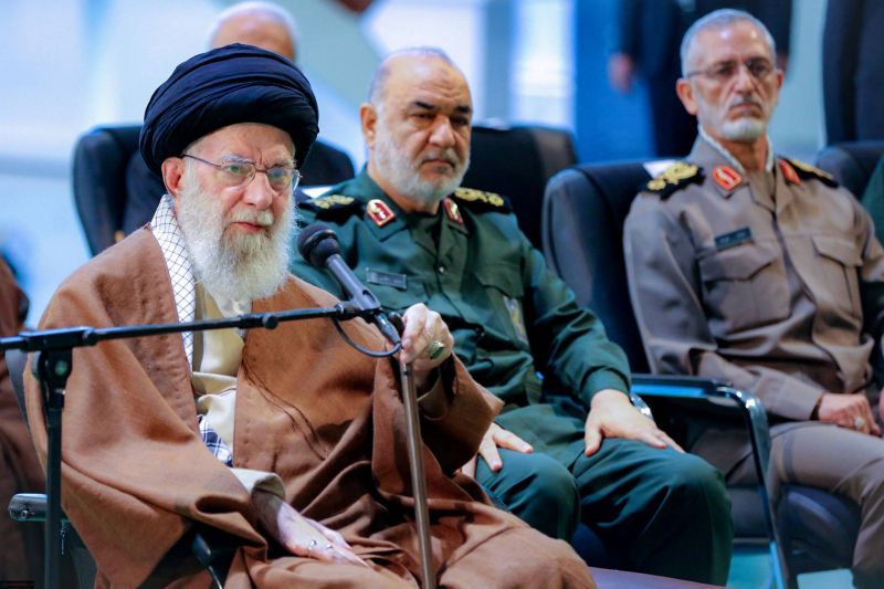 Khameneï exhorte les États musulmans à couper leurs liens politiques avec Israël pour une 