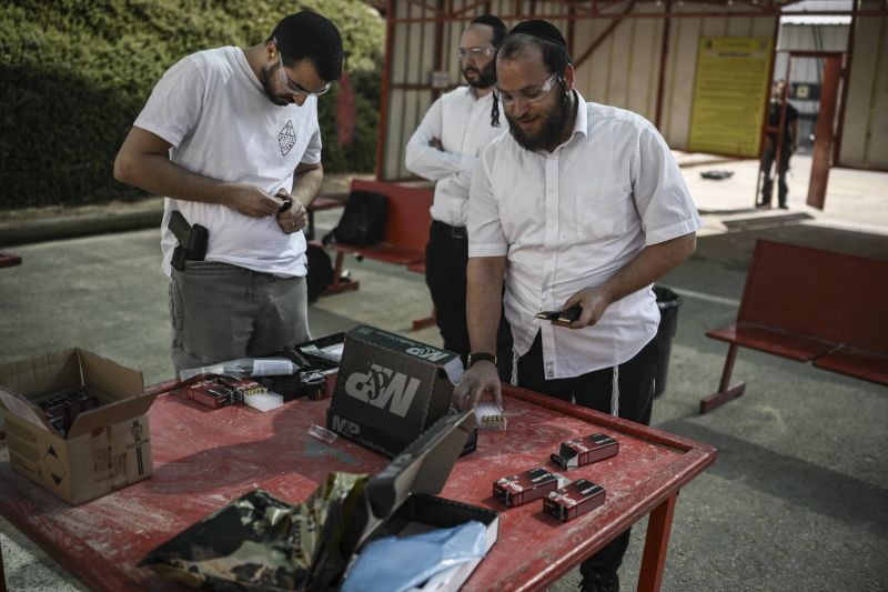 Israeli National Security Ministry: Some 1,700 weapons licenses issued on average each day