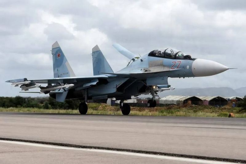 L'Iran finalise l'achat d'avions de combat russes, selon l'agence Tasnim