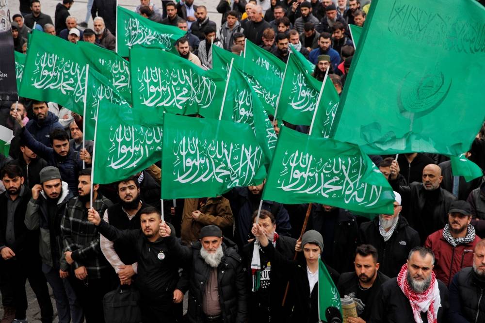 Des centaines de personnes rassemblées à Istanbul après la mort de deux Turcs au Liban-Sud Des centaines de personnes rassemblées à Istanbul après la mort de deux Turcs au Liban-Sud