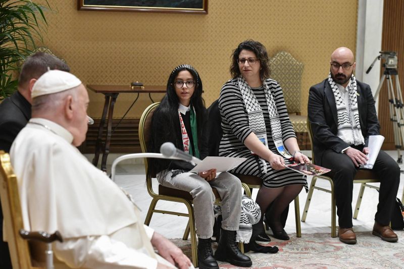 Pope meets with Israelis and Palestinians, fears 