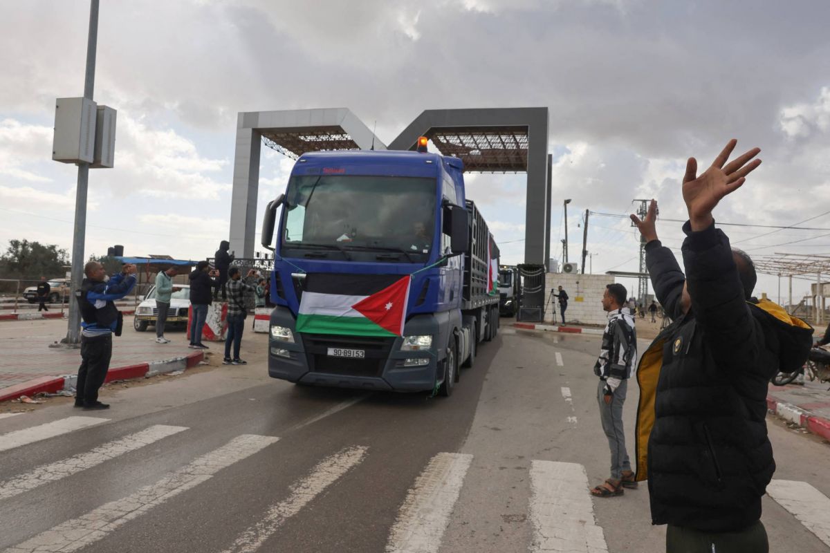 First field hospital enters enclave since war began