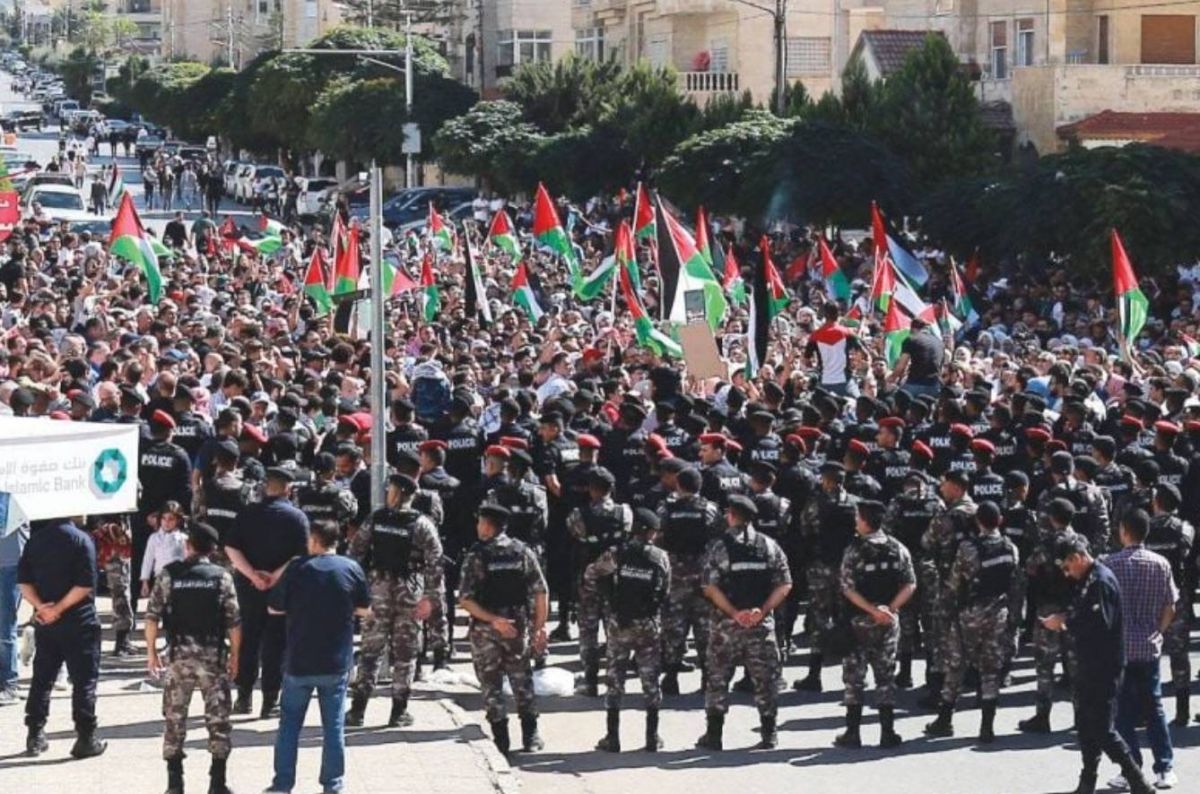 Can Hezbollah regain Arab support by (partially) backing Hamas? Can Hezbollah regain Arab support by (partially) backing Hamas?