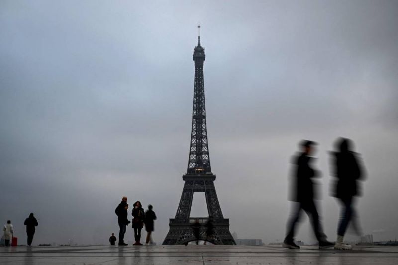 Attaque au couteau à Paris: l'assaillant face aux enquêteurs antiterroristes