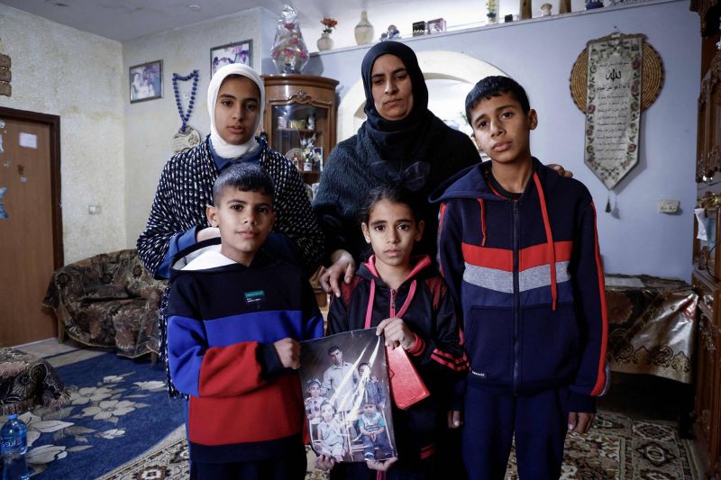 En Cisjordanie, la famille d'un Palestinien tué par des colons 