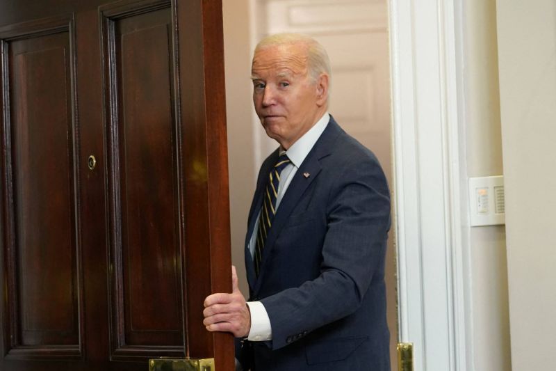 L'aide financière à l'Ukraine ne « peut plus attendre », exhorte Biden