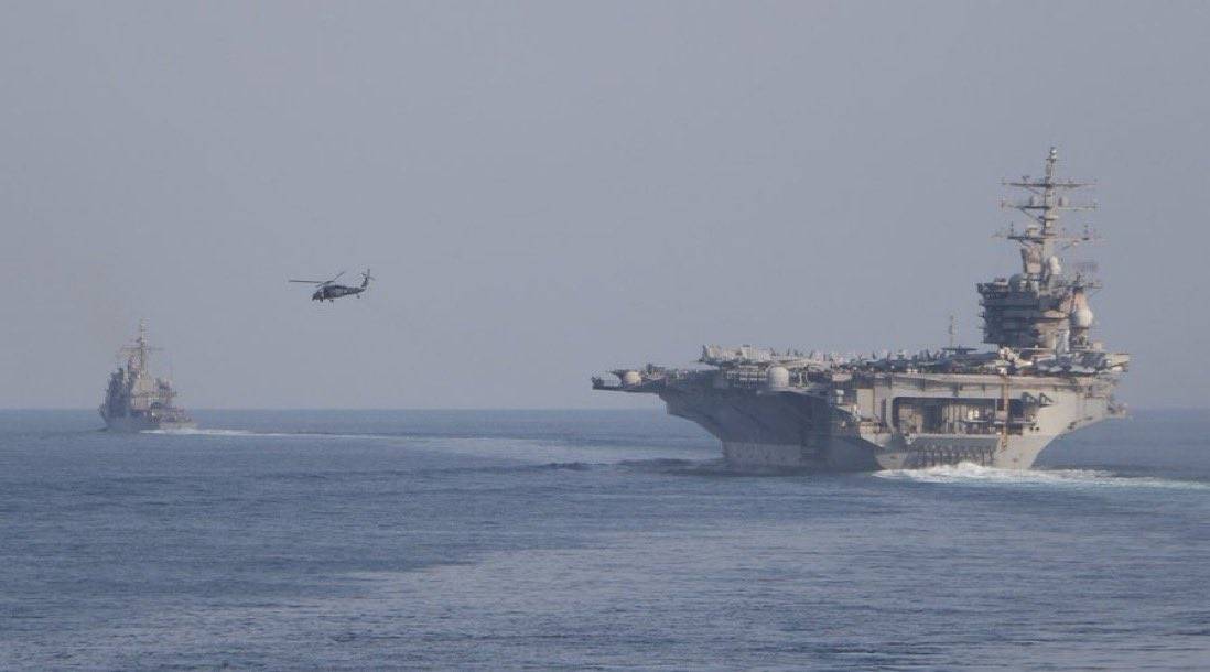 Le porte-avions américain USS Eisenhower a franchi le détroit d'Ormuz Le porte-avions américain USS Eisenhower a franchi le détroit d'Ormuz