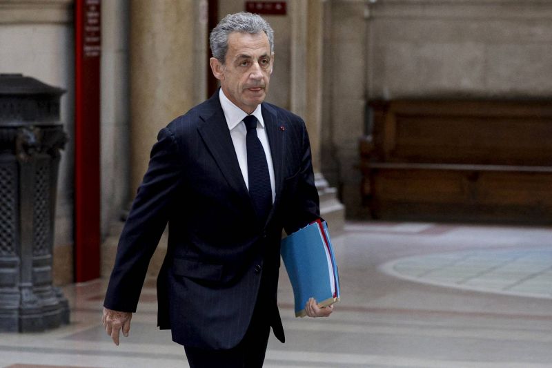 Un an de prison avec sursis requis contre Nicolas Sarkozy pour des dépenses excessives de campagne
