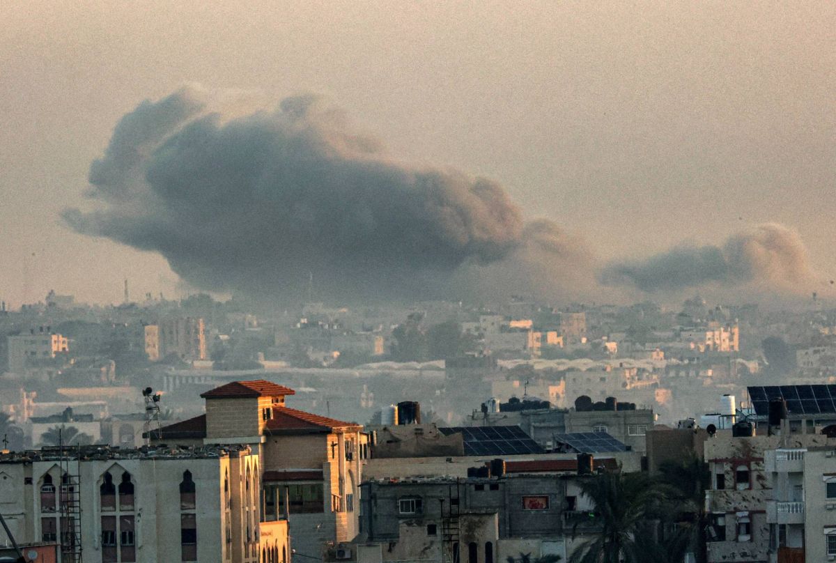 Israel bombs Gaza after warning Hamas nears 'dissolution'
