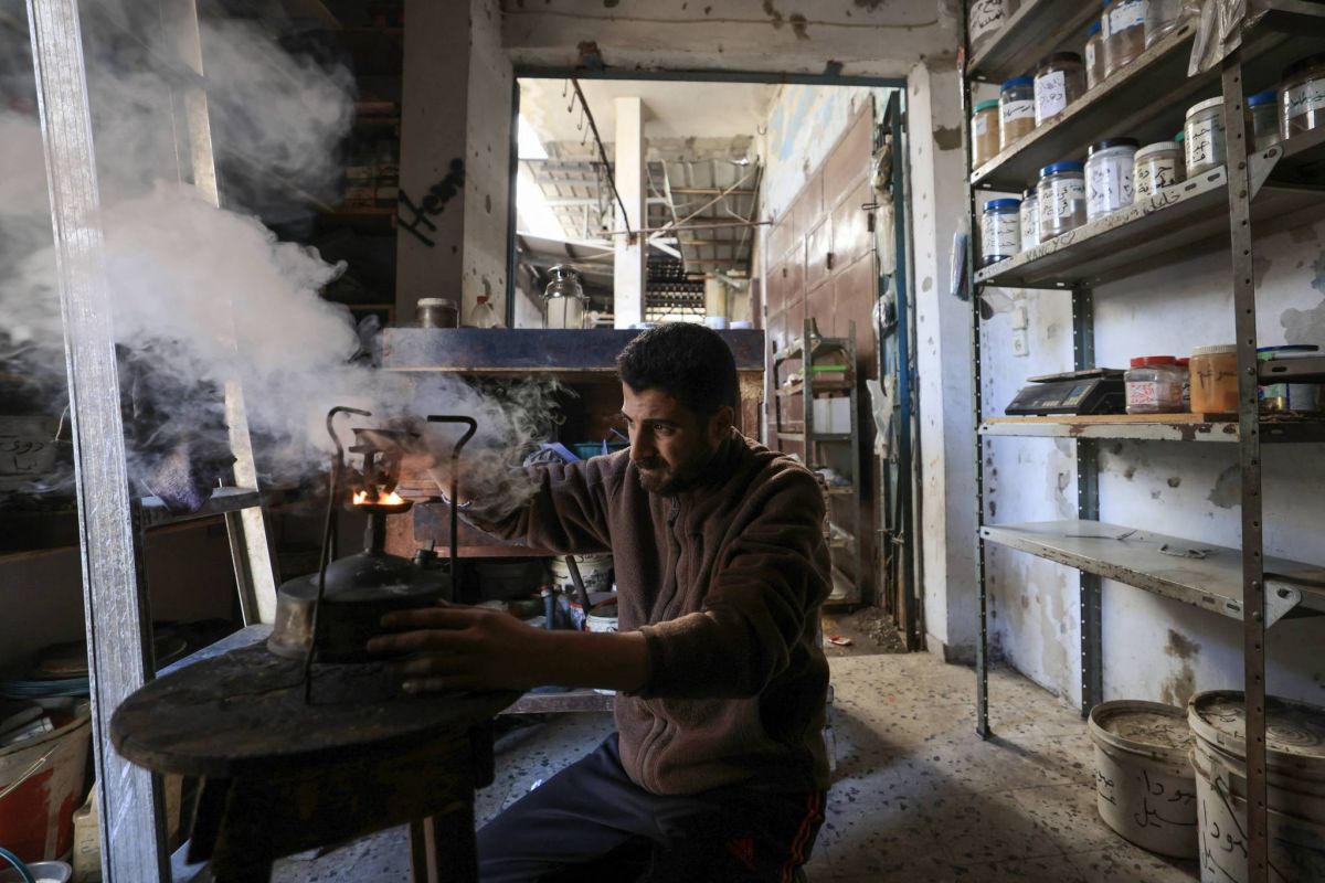 Antique stoves in Gaza the only way to cook during war