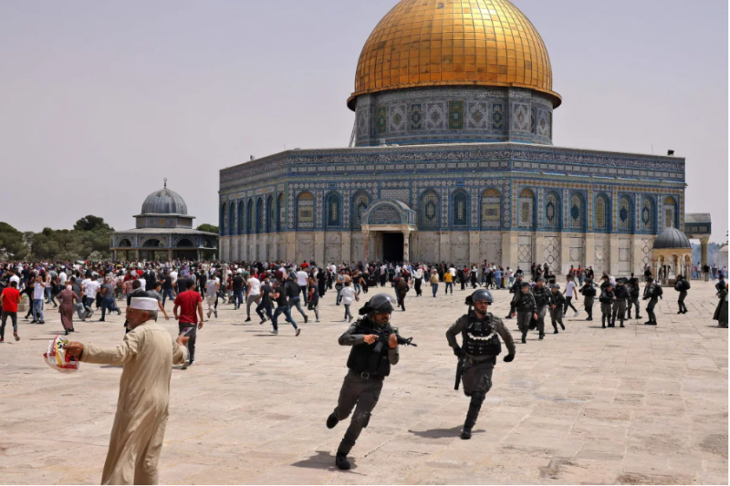Des colons israéliens envahissent l’enceinte de la mosquée al-Aqsa à Jérusalem
