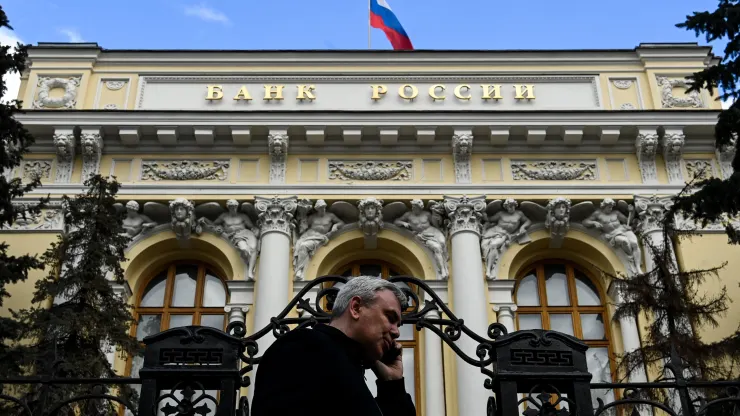 La Banque centrale russe relève encore son taux directeur pour lutter contre l'inflation