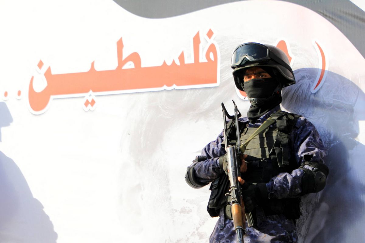 Yemen rebels fire missile at cargo ship in Red Sea