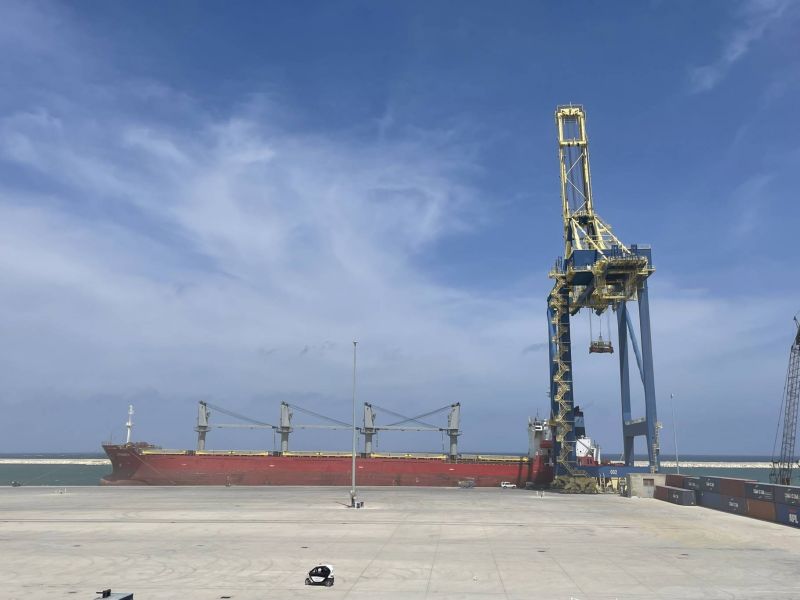 Tripoli port to receive third giant crane