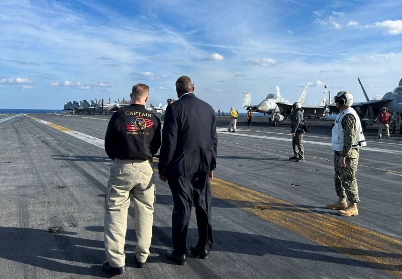 US defense secretary visits aircraft carrier, hails 'lynchpin' of Middle East deterrence