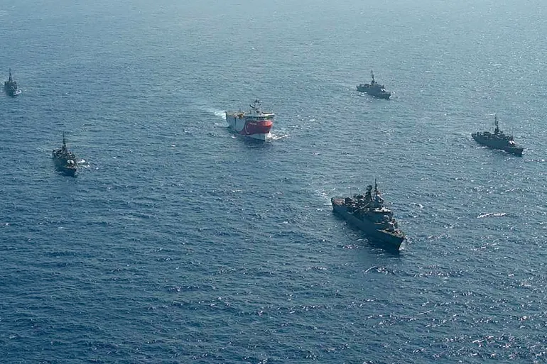 La Grèce recommande aux navires d'éviter les eaux yéménites après les attaques en mer Rouge