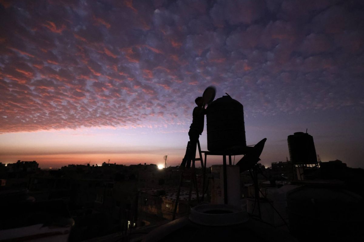 Parched Gaza residents praise water tasting 'like sugar' from Egypt