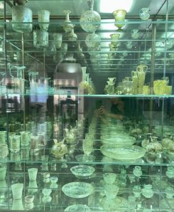 26 récipients antiques trônent au musée de l’AUB, sans cacher leurs cicatrices. Photo Musée de l’AUB