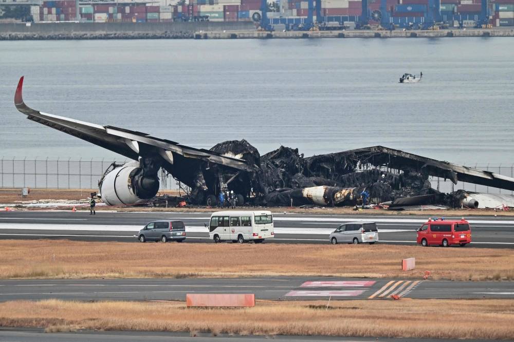 Collision à l'aéroport de Tokyo-Haneda: JAL dit que son avion était autorisé à atterrir