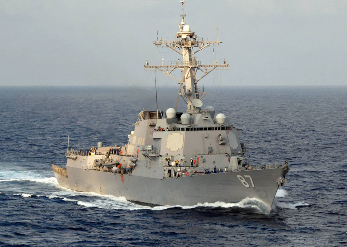 US warship shoots down drone, missile fired by Yemen's Houthis US warship shoots down drone, missile fired by Yemen's Houthis