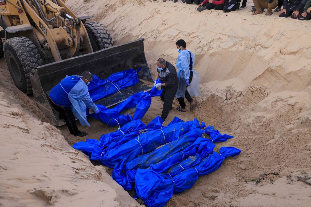 Palestinians work to identify 80 dead handed over from Israel