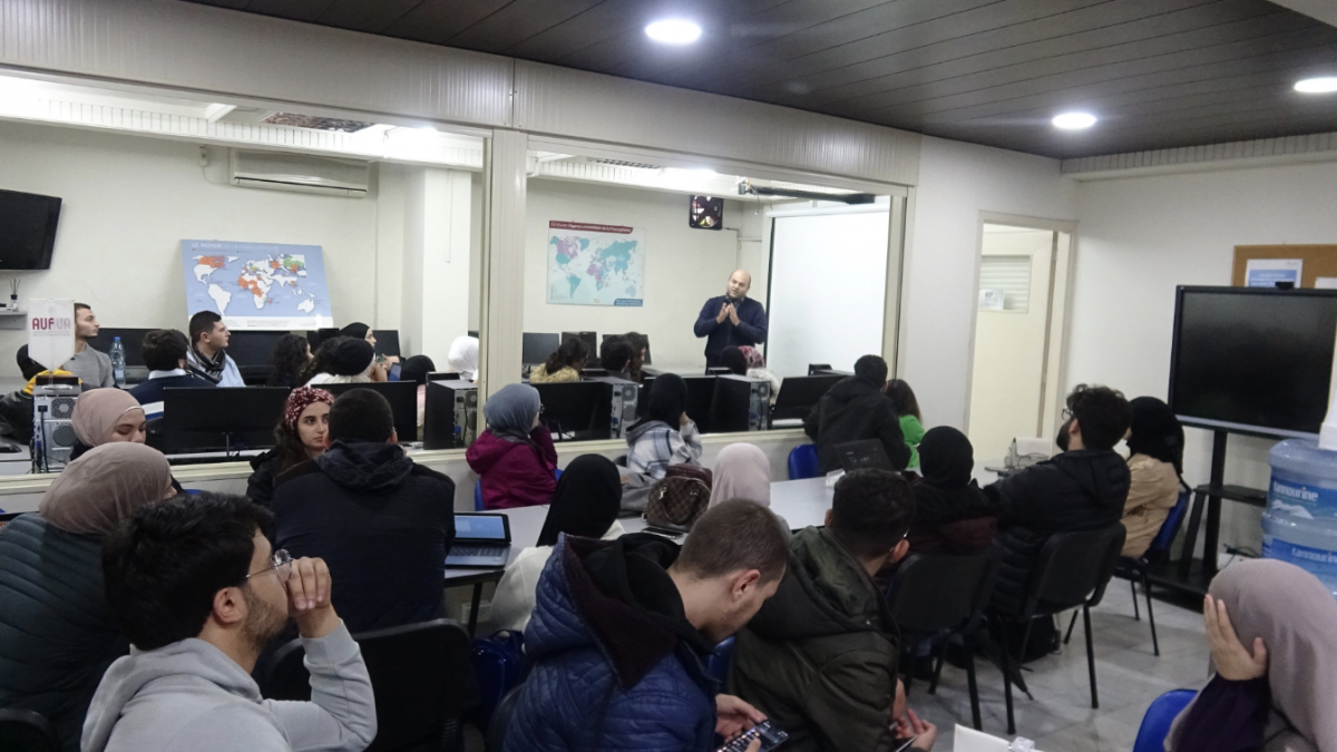 Réflexion collective de jeunes universitaires du Liban-Nord autour du numérique au service de la société Réflexion collective de jeunes universitaires du Liban-Nord autour du numérique au service de la société