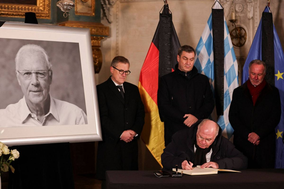 Décès de Beckenbauer : les Munichois bravent le froid pour saluer leur « Kaiser »