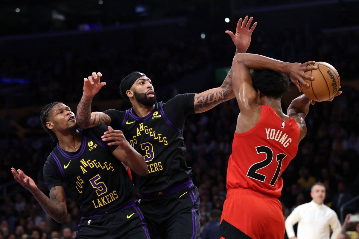 Les Lakers s’en sortent face à Toronto