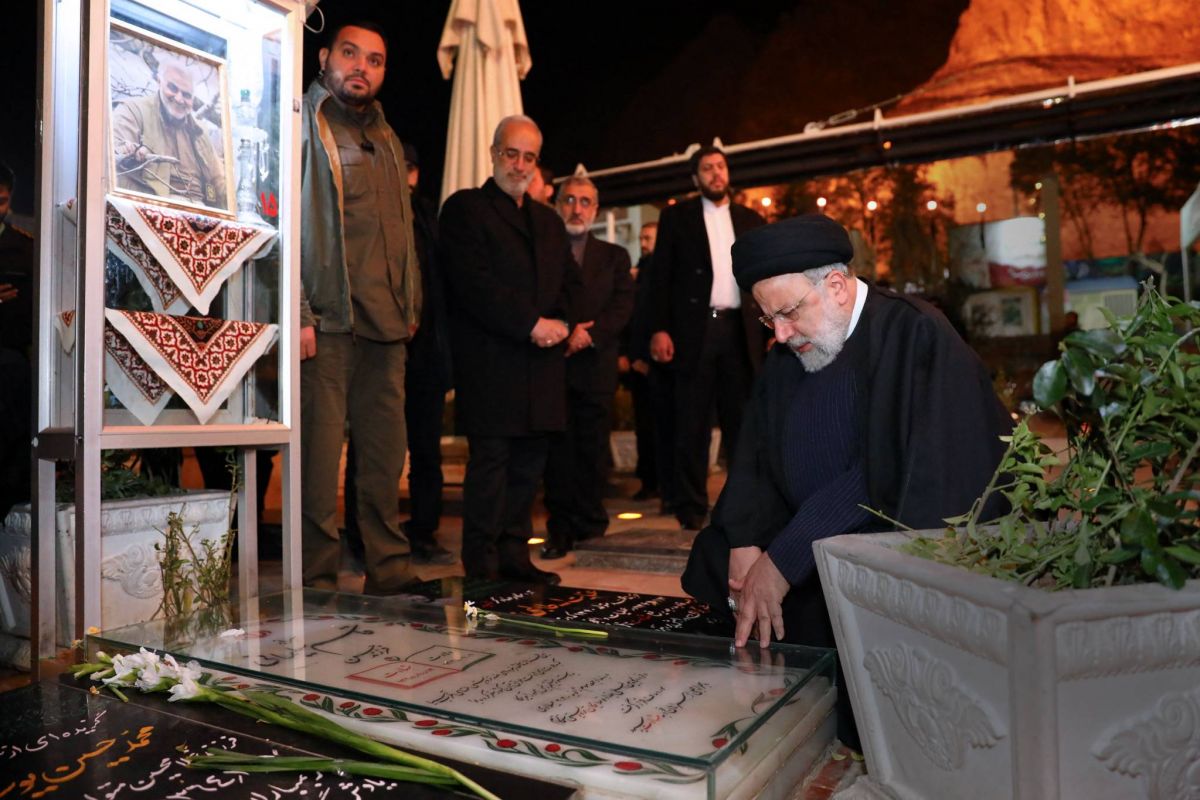 Iran lays to rest victims of IS twin bombings Iran lays to rest victims of IS twin bombings