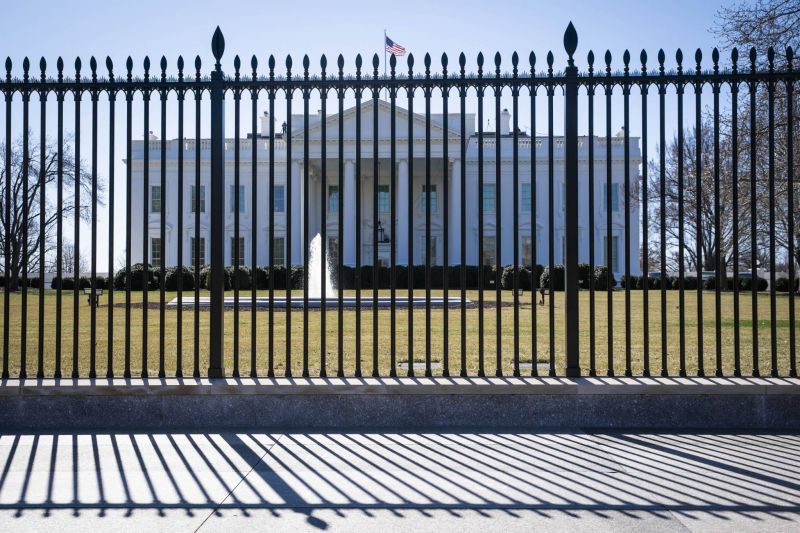 Une personne arrêtée après avoir percuté la clôture de la Maison Blanche avec son véhicule