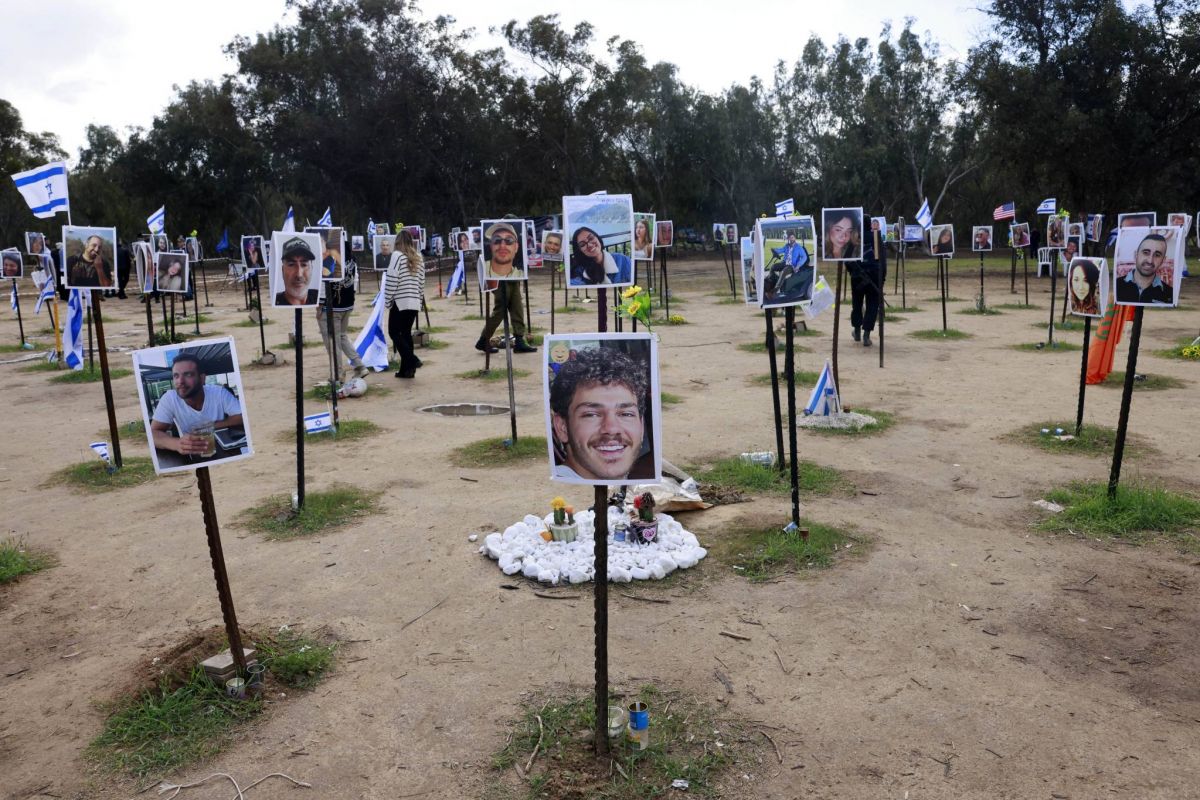 Hamas releases video showing three hostages alive