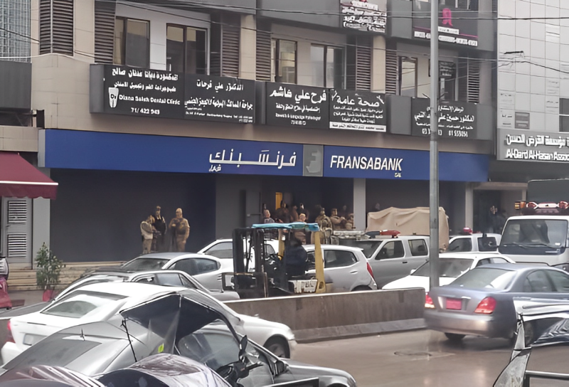 Man threatens self-immolation in Beirut bank over father's frozen deposits