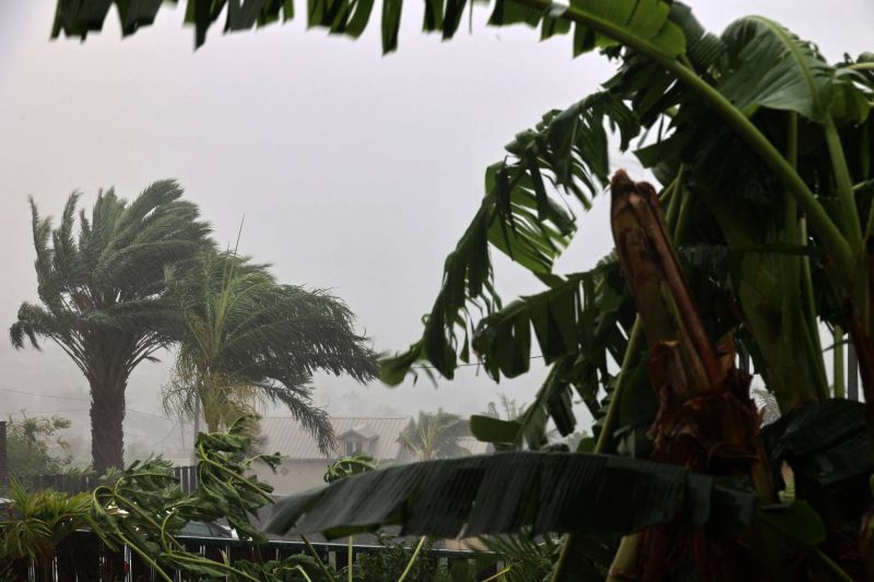 Le niveau d'alerte en baisse à La Réunion, le cyclone Belal moins 