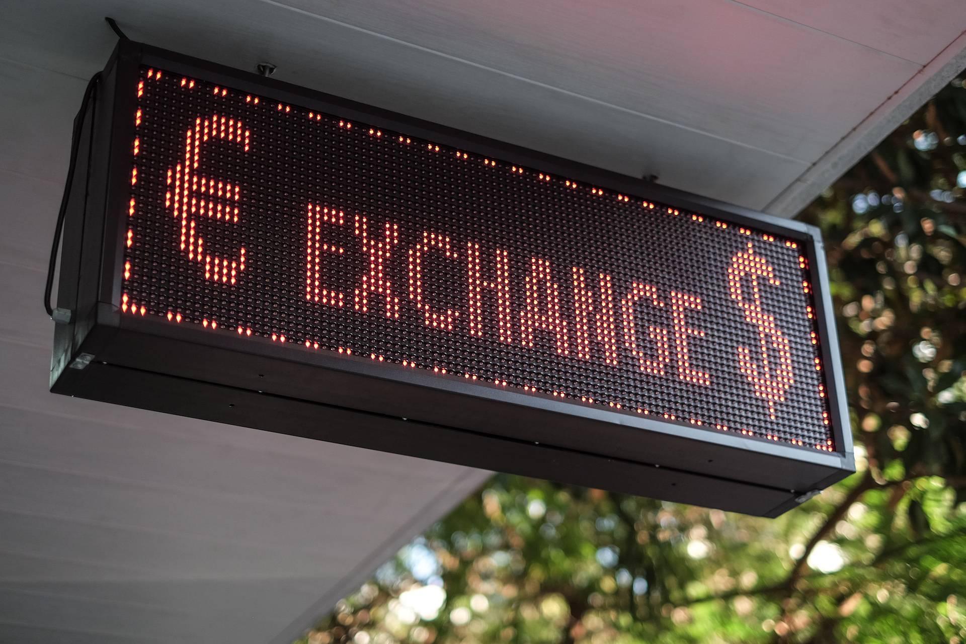 Floating Lebanon’s currency Would it ride the waves of the market or